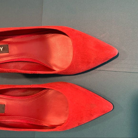 👠 Red Elie DKNY Pumps 👠 - Picture 8 of 16